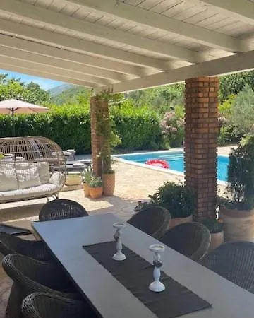 House With Pool Garden فيلة Žrnovnica