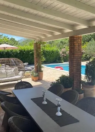 House With Pool Garden Villa Zrnovnica