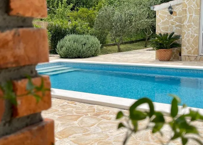 House With Pool Garden Villa *