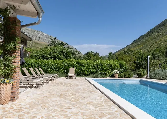 House With Pool Garden *