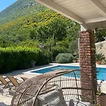 House With Pool Garden Žrnovnica