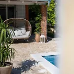 House With Pool Garden Žrnovnica