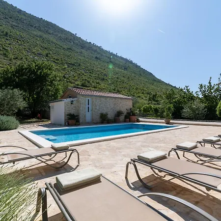 House With Pool Garden * Žrnovnica