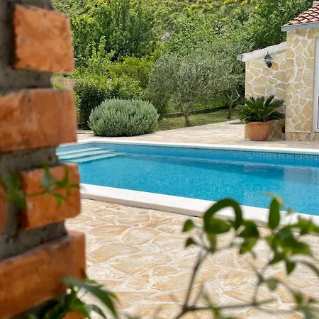 House With Pool Garden Villa *