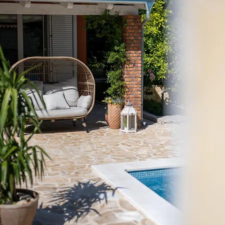 House With Pool Garden Žrnovnica